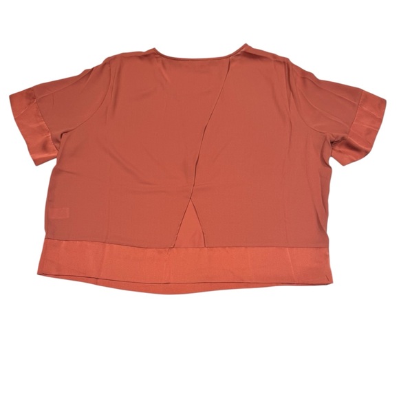 DR2 Cute Satin Effect Trim Short Sleeve Cut Out Back Blouse NWT XXL - Picture 3 of 10